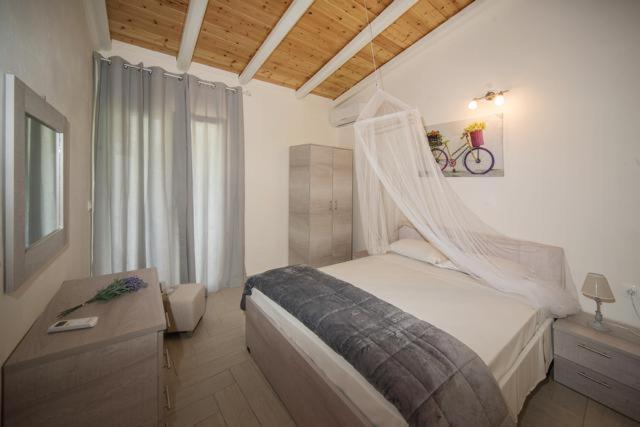 Efi Apartments Agios Gordios  Extérieur photo